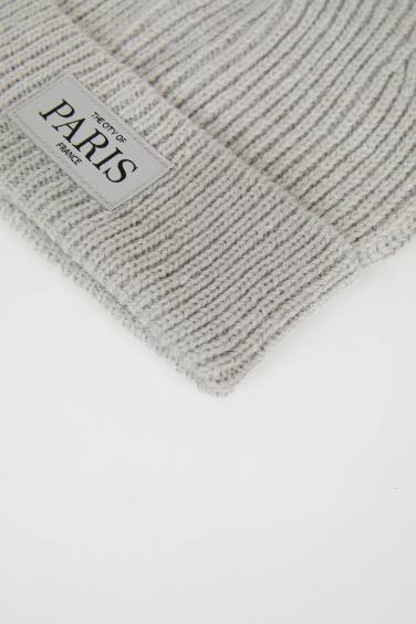 Kadın Şehir Temalı Dokuma Etiketli Bere