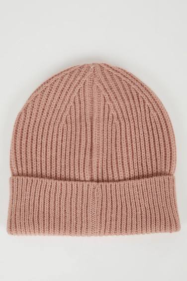 Kadın Şehir Temalı Dokuma Etiketli Bere