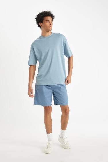 Футболка квадратного кроя с круглым вырезом и принтом