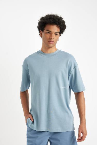 Футболка квадратного кроя с круглым вырезом и принтом