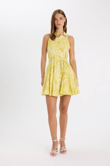 فستان قصير مطبوع فوال بقصة A بياخة قميص بدون ردن