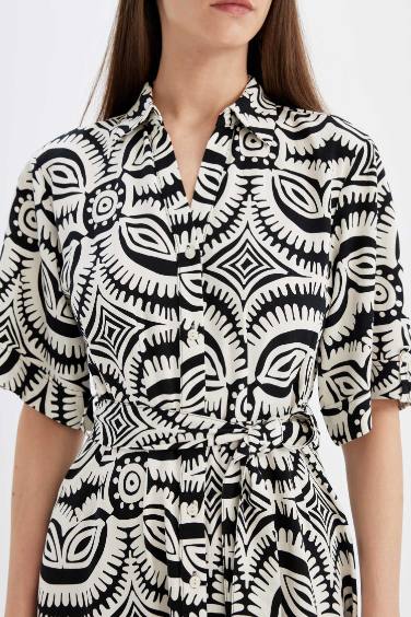 فستان ميدي مطبوع بياقة قميص من مزيج الكتان