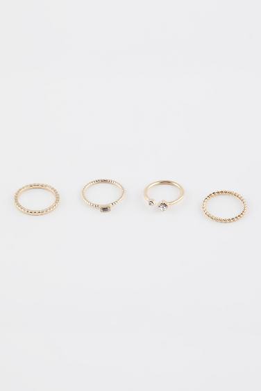 Woman 4 Piece Gold Rings