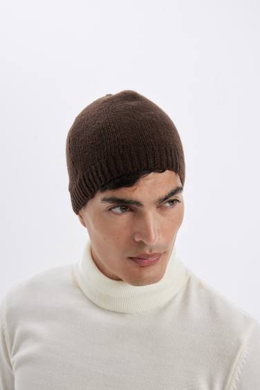 Man Basic Knitted Beanie