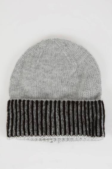 Erkek Renk Bloklu Bere