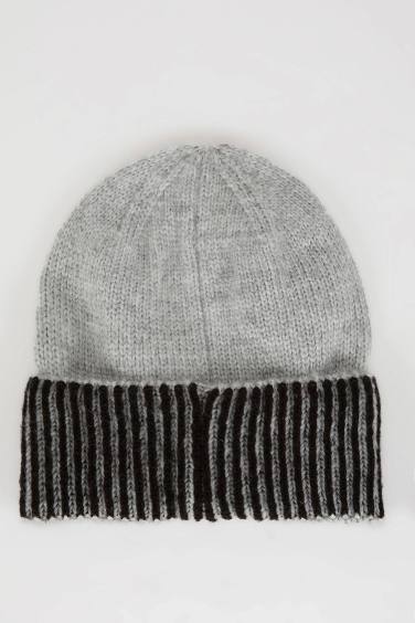 Erkek Renk Bloklu Bere