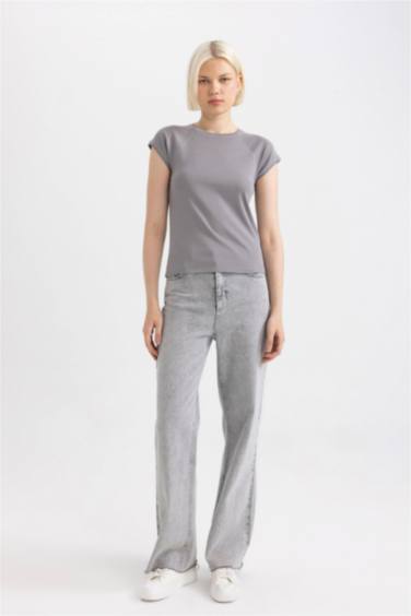 تيشيرت نص كم سليم فيت برقبة مستديرة