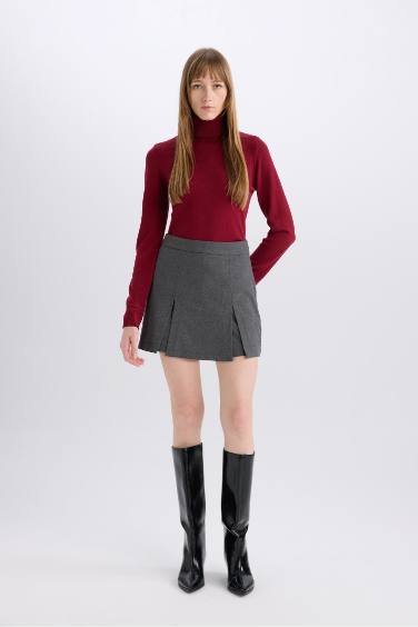 شورت كابري بخصر عالي بساق قصير