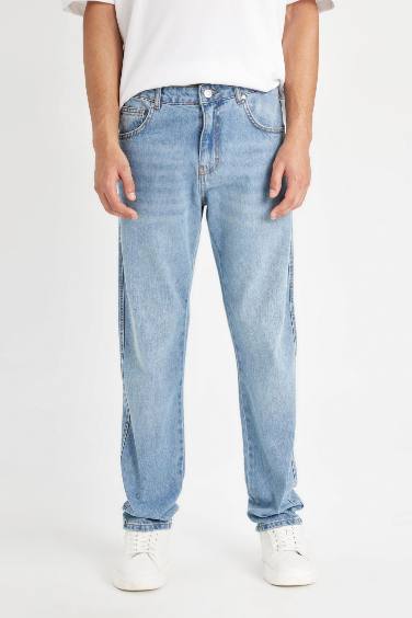 Джинсы Straight Fit прямого кроя со средней талией