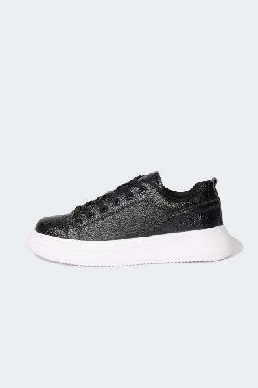 Man Faux Leather Flat Sole Sneaker