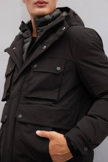 Su İtici Slim Fit Dar Kesim Kapüşonlu Fermuarlı Çıtçıt Kapamalı Cepli Mont