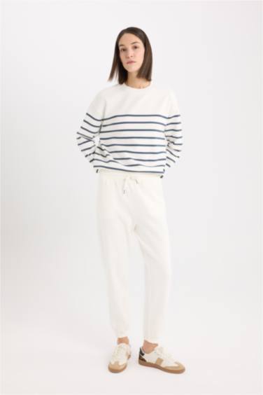 релакс пішімі негізгі дөңгелек жаға Свитер