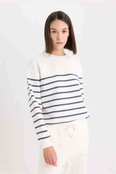 релакс пішімі негізгі дөңгелек жаға Свитер