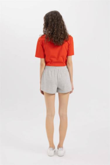 شورت قصير بخصر عادي قصة عادية