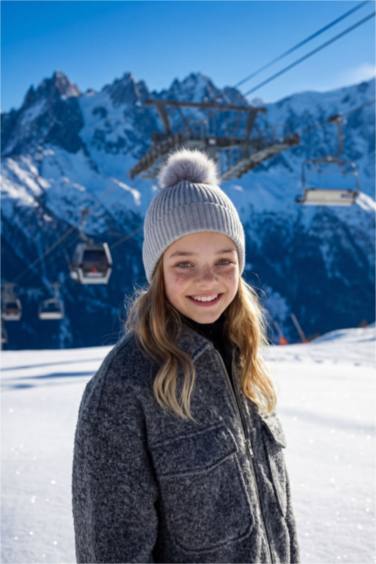 Ponponlu Bere Kız Çocuk