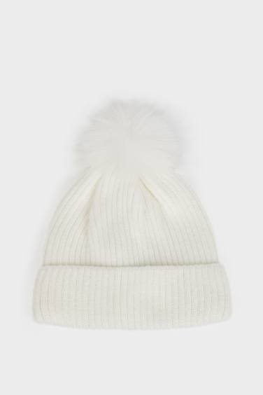 قبعة بيريه بناتي