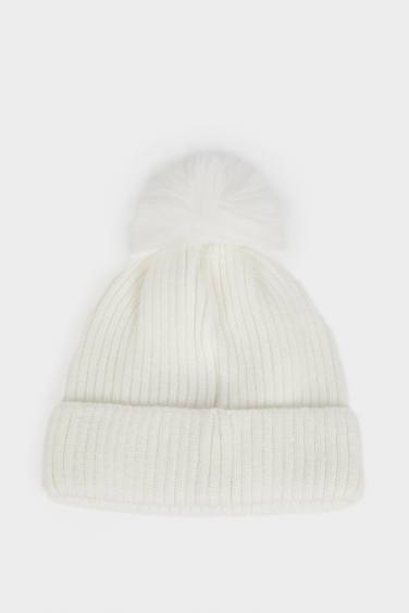 قبعة بيريه بناتي