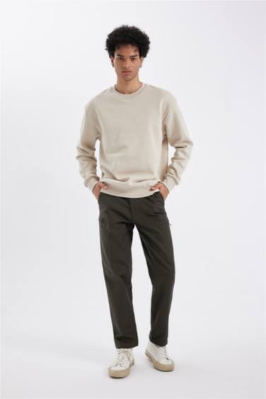 Брюки стандартного кроя с карманами карго