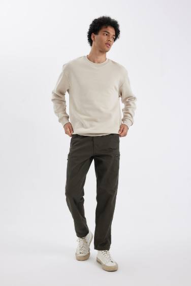 Брюки стандартного кроя с карманами карго