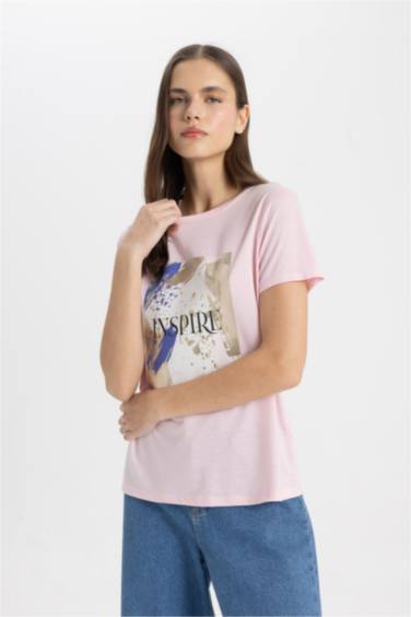 تي شيرت نص كم مطبوع بياقة مستديرة وقصة عادية