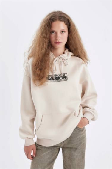 үлкен пішім орташа бас киімді Свитер