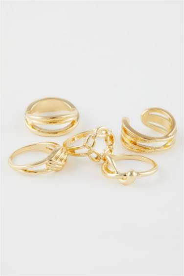 Woman 5 Piece Gold Rings