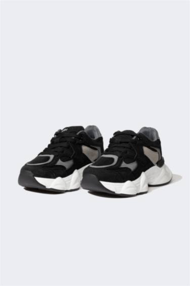 حذاء رياضي ولادي بكعب عالي