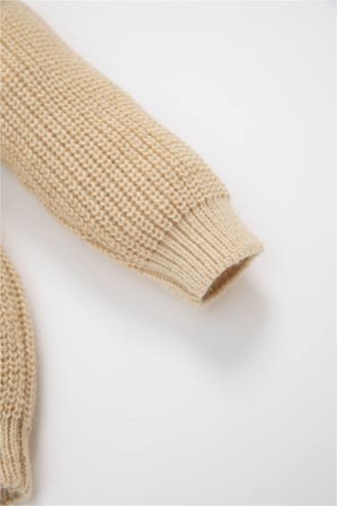 بلوفر تريكو بيبي بناتي قصة عادية بياقة مستديرة بيج رملي