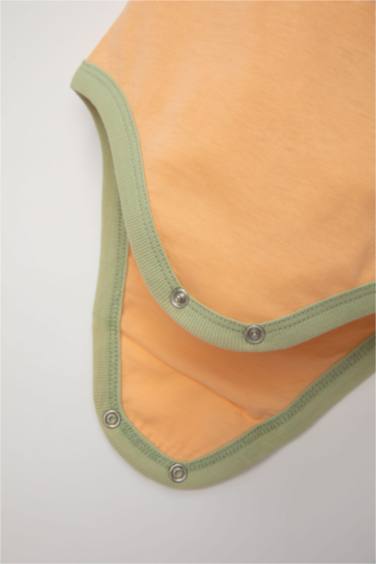 اوفر ولادي نص ردن حديثي الولادة بطبعة ديناصور ممشط قصة عادية