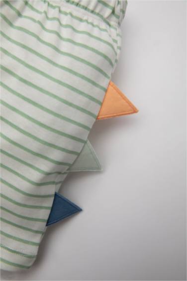 شورت مخطط ولادي مضلع قصة عادية