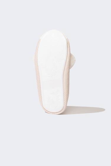 بانطوفة نسائية بكعب مسطح