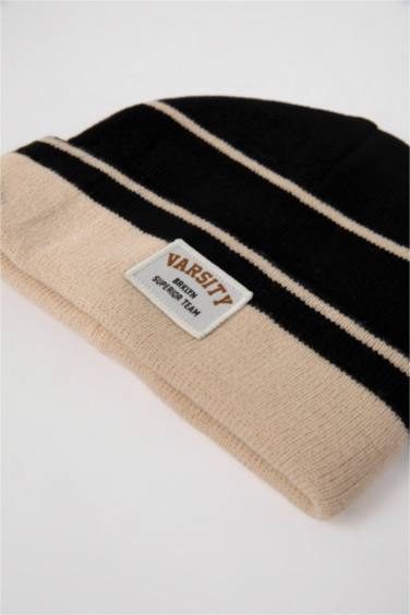 قبعة تريكو مخطط