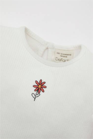 طقم بناتي تي شيرت بنقشة الزهور وتنورة - قطعتين