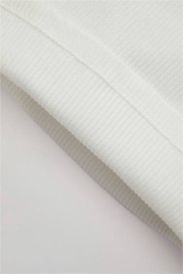 طقم بناتي تي شيرت بنقشة الزهور وتنورة - قطعتين