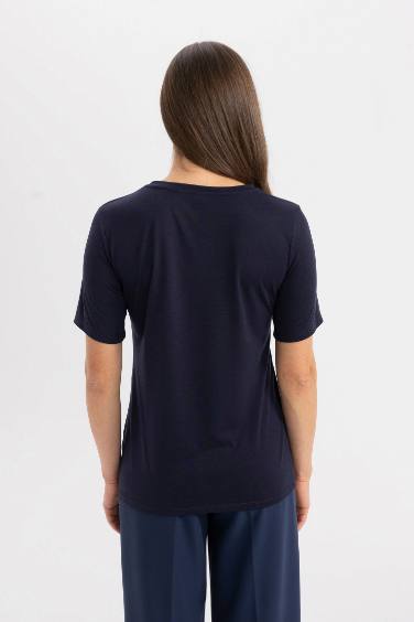 تي شيرت نص كم قصة عادية بياقة مستديرة