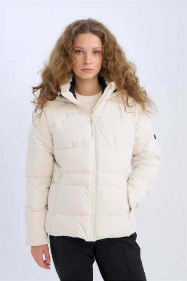 جاكيت تلج قصة عادية وتر بروف مع USB عازل للحرارة من DeFactoFit