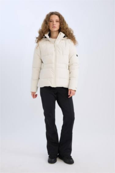 جاكيت تلج قصة عادية وتر بروف مع USB عازل للحرارة من DeFactoFit