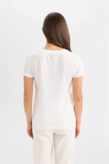 تيشيرت نص ردن مطبوع بياخة مستديرة وقصة عادية