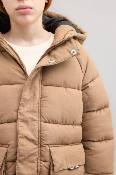 Erkek Çocuk Su Geçirmez Kapüşonlu Fermuarlı Çıtçıtlı Cepli Şişme Mont