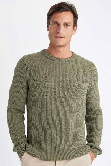 Standard Fit Crew Neck Textured Knitted Pullover