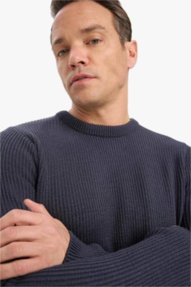 بلوفر تريكو قصة عادية برقبة مستديرة