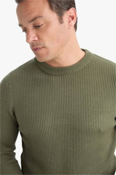 بلوفر تريكو قصة عادية برقبة مستديرة