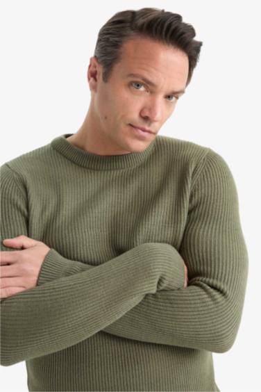 بلوفر تريكو قصة عادية برقبة مستديرة