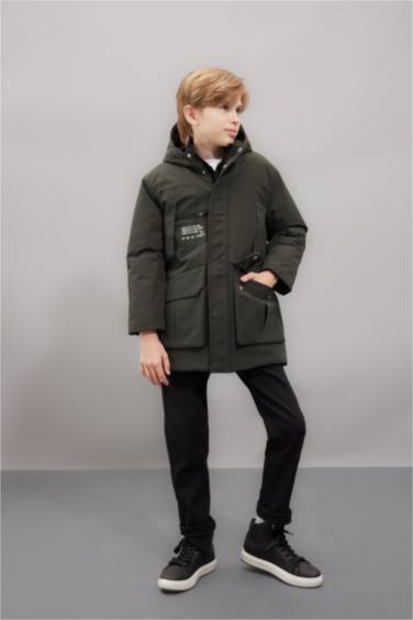 Erkek Çocuk Su Geçirmez Kapüşonlu Fermuarlı Çıtçıtlı Cepli Parka