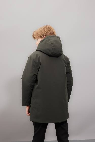 Erkek Çocuk Su Geçirmez Kapüşonlu Fermuarlı Çıtçıtlı Cepli Parka