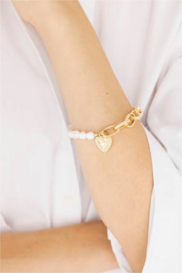 Bracelet doré avec perles et cœur pour femme