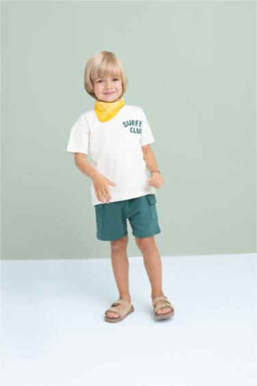 تيشيرت ولادي بطبعة شعار قصة عادية