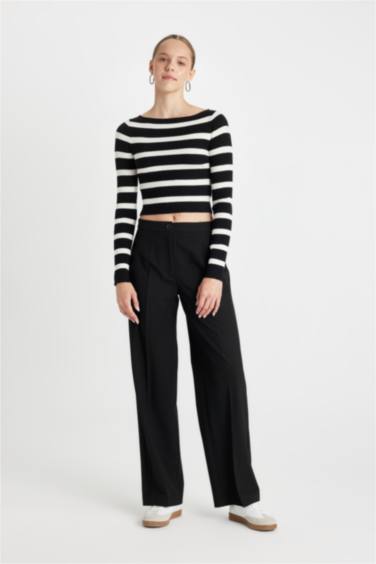 Свитер приталенного кроя в полоску