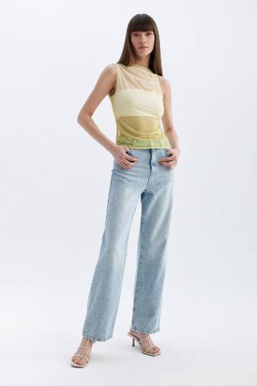 بلوزة كت تول سليم فيت بياقة مع طيات