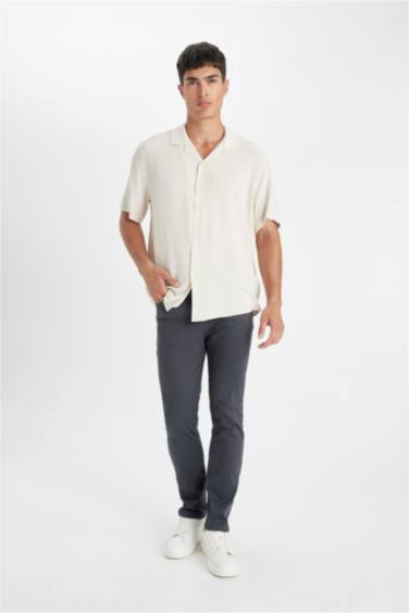 Pantalon slim avec ourlet super skinny
